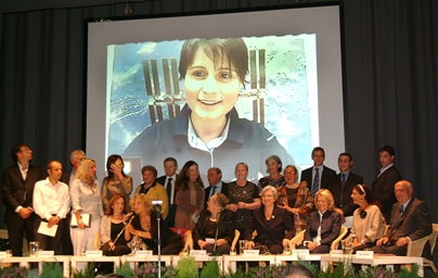Foto di gruppo con Samantha Cristoforetti al Premio Casato Prime Donne 2010
