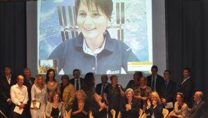 Foto di gruppo con Samantha Cristoforetti al Premio Casato Prime Donne 2010 Foto di gruppo con Samantha Cristoforetti al Premio Casato Prime Donne 2010