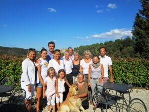Marcello Lunelli con famiglia e amici e Donatella