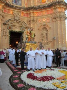 Gozo, esce la processione