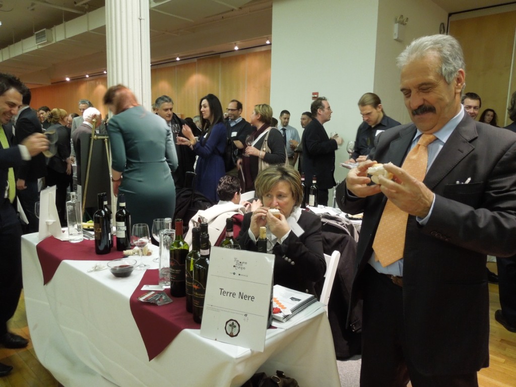 Brunello workshop New York Piera e Pasquale Vallone riescono a mangiare fra un cliente e l'altro