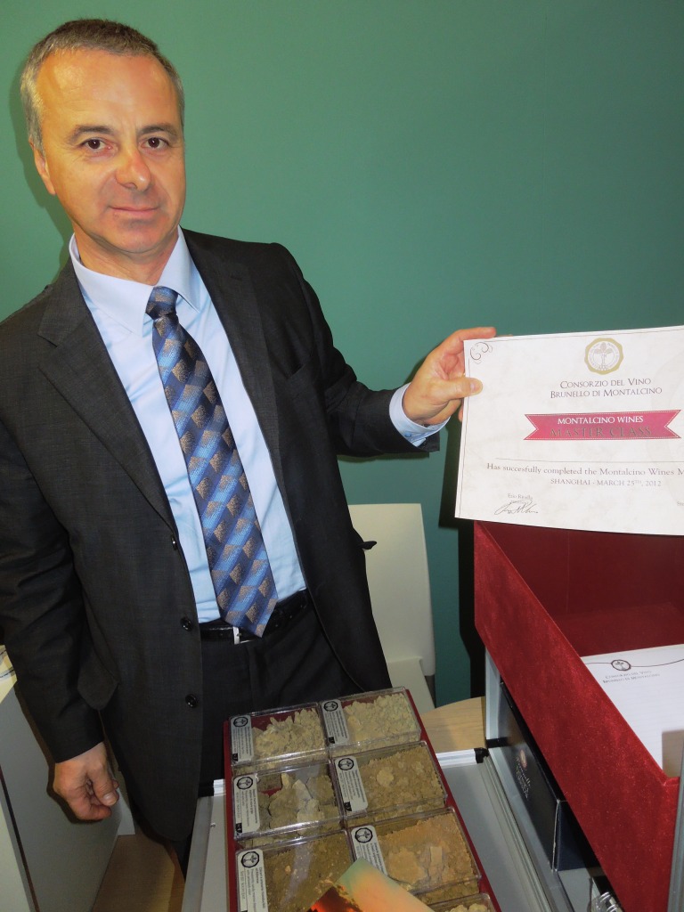 Stefano Campatelli -Direttore Consorzio Brunello di Montalcino- Kit per Msterclass Brunello- Vinitaly 2012
