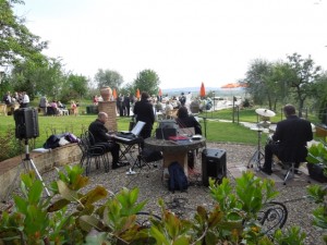 Aperitif by the swimmingpool - Wedding in Tuscany