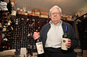 Giacomo_Tachis_nella_sua_bottiglieria