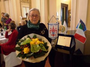 Donatella_Inner_Woman_2012_with_the_award