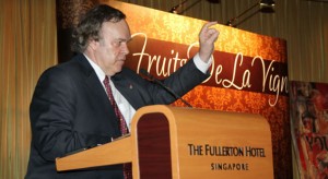 Robert-Parker-at-Ultimate-Parker-in-Asia-2010-Singapore (1)