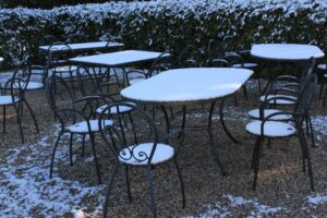 la_neve_davanti_al_ristorante