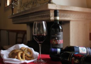 I vini di Donatella Cinelli Colombini coi biscotti salati dell'Amiata