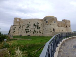 Ortona, Vino e salutere, castello