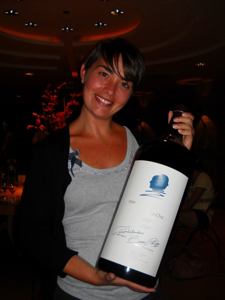Violante con la magnum di Opus One