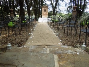 Wedding backstage - country inn in Tuscany