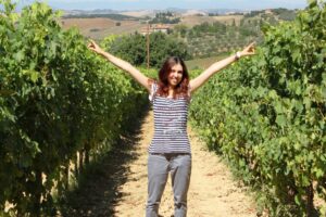 Orcia e Chianti Diletta mostra l'altezza delle spalliere Orcia e Chianti Diletta mostra l'altezza delle spalliere