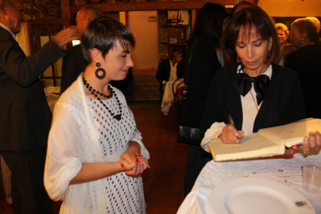 Violante con Fiammetta Fadda alla Fattoria del Colle per Premio Casato Prime Donne 2013