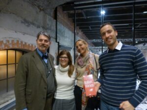 Marco Sabellico con Tiina e una sua collaboratrice con Francesco Azzarone Marco Sabellico con Tiina e una sua collaboratrice con Francesco Azzarone