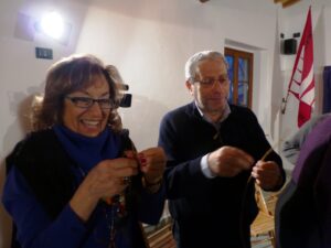 Nora Tadros e Salvatore di Stefano fanno il canestro Nora Tadros e Salvatore di Stefano fanno il canestro