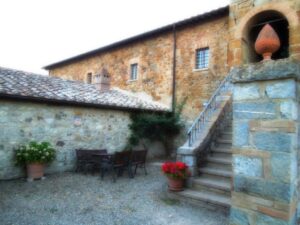 Montalcino-Casato-Prime-Donne-cortile Montalcino-Casato-Prime-Donne-cortile