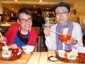 Tokyo Violante e Noriko al ristorante giapponese Tokyo Violante e Noriko al ristorante giapponese