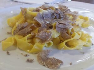 pappardelle con tartufi bianchi pappardelle con tartufi bianchi