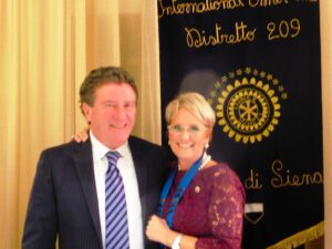 La Presidente Inner Wheel Pierangela Callai Mazzi con Nicola Marini La Presidente Inner Wheel Pierangela Callai Mazzi con Nicola Marini