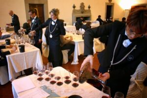 Enolions 2014 la giuria a lavoro Enolions 2014 la giuria a lavoro