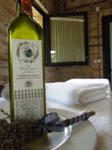 Fattoria del Colle- olio extravergine e massaggi Fattoria del Colle- olio extravergine e massaggi