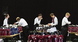 Preparazione delle bottiglie in concorso