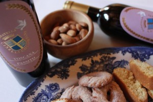 Passito di Donatella Cinelli Colombini con biscotti secchi