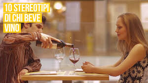 10 stereotipi di chi beve vino la finta bevitrice