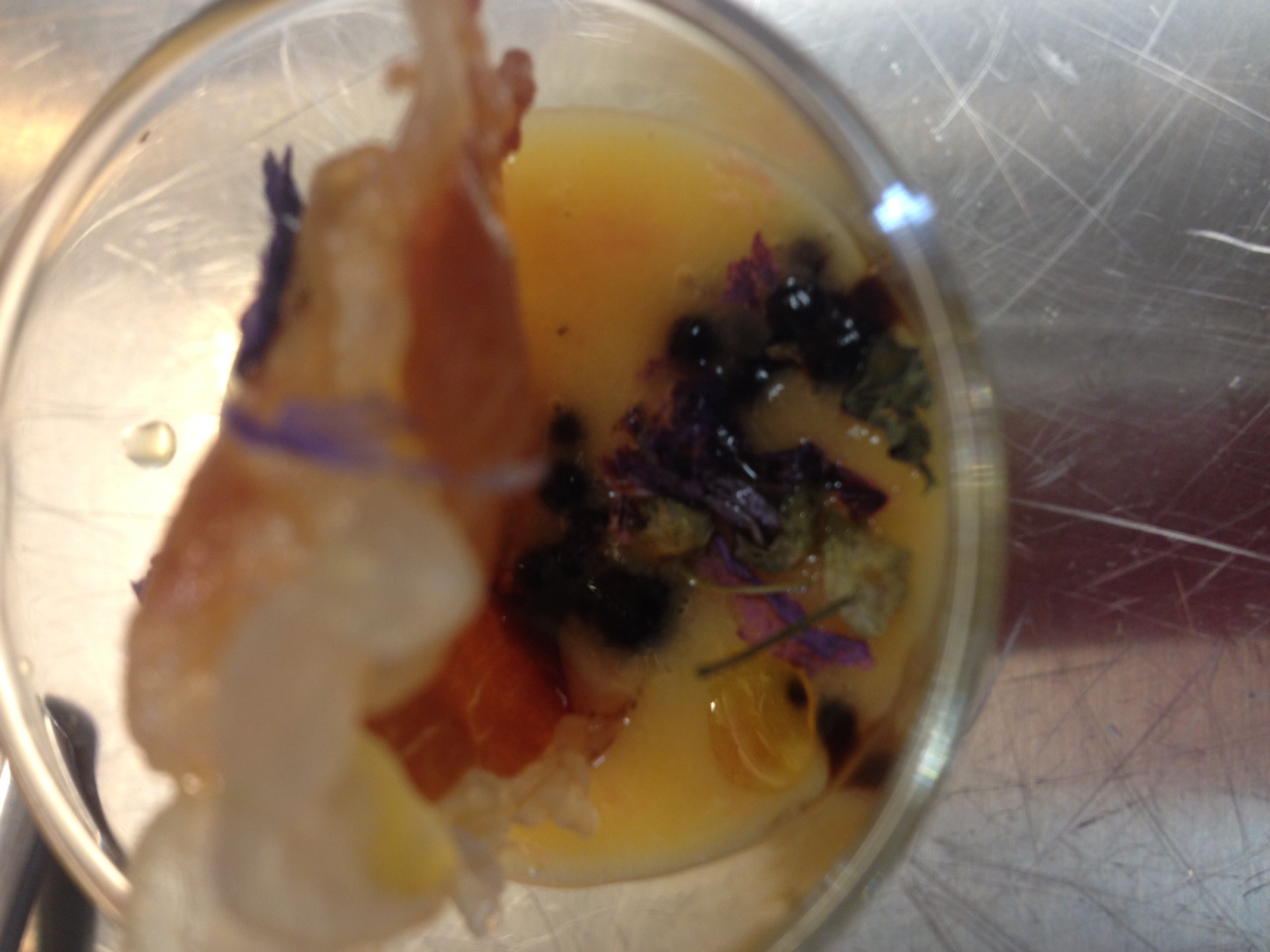 Gazpacho di agrumi con perle di caviale Cordon Bleu con ABM IGP.foto