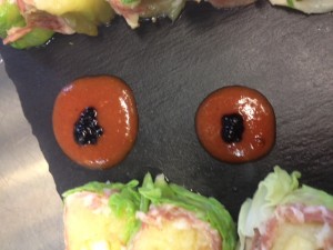 perle di caviale con ABM IGP su salsa di pomodoro