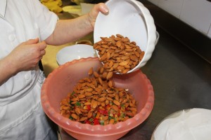 Panforte Margherita preparazione Fattoria del Colle