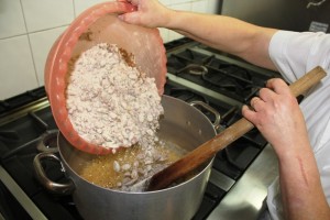 Panforte Margherita preparazione Fattoria del Colle