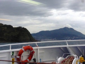 In aliscafo nella baia di Napoli