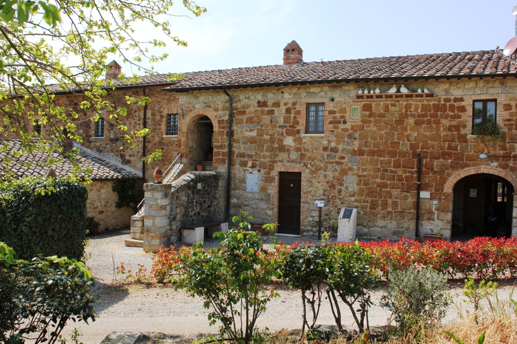 Porta della cantina Montalcino Casato Prime Donne