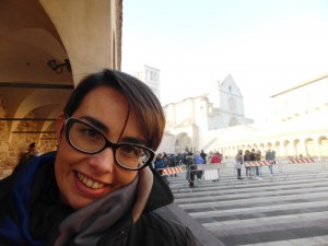 Violante a Assisi Basilica di San Francesco con transenne antiterrorismo