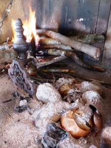 patate e cipolle sotto la cenere