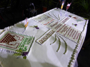 Donne-del-vino-torta-festa-d-estate-in-distilleria-Nannoni