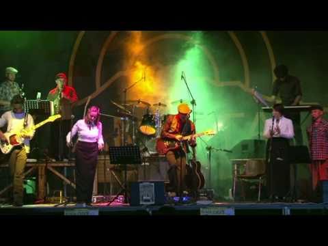 Calici-distelle-Castiglion-d'Orcia-Leggera-Electric-Folk-Band