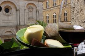 Vino-e-formaggio-esaltazione-dei-sensi