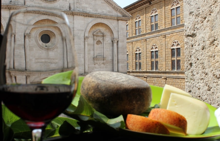 Vino-e-formaggio-esaltazione-dei-sensi