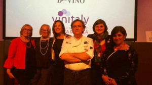 Pizza-fritta-alla-cena-delle-Donne-del-Vino-con-Donatella-Cinelli Colombini