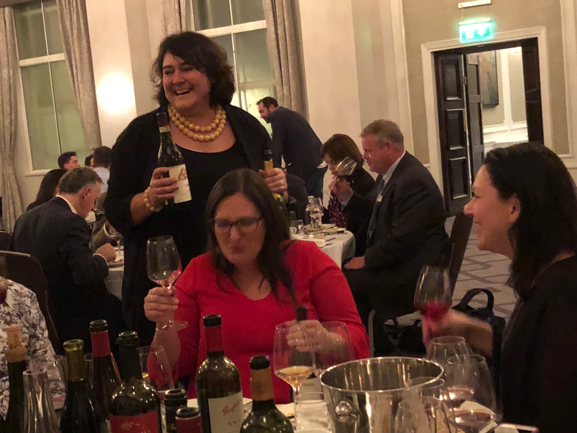Monica-Larner-Lisa-Perrotti-Brown-degustazione-Robert-Parker-a-Londra