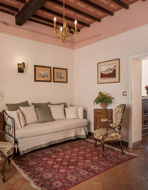 Fattoria del Colle - Farmhouse in Tuscany - Granduca room's sitting area