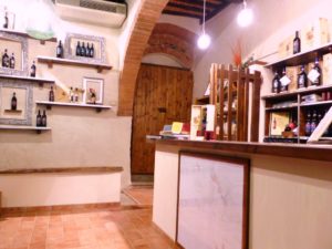 Spedizioni-e-pagamenti-dalla-cantina-turistica-Fattoria-del-Colle-Toscana