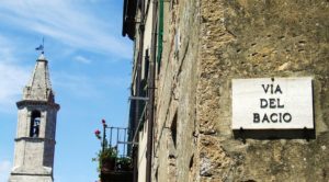Turismo-da-innamorati-Via-del-Bacio