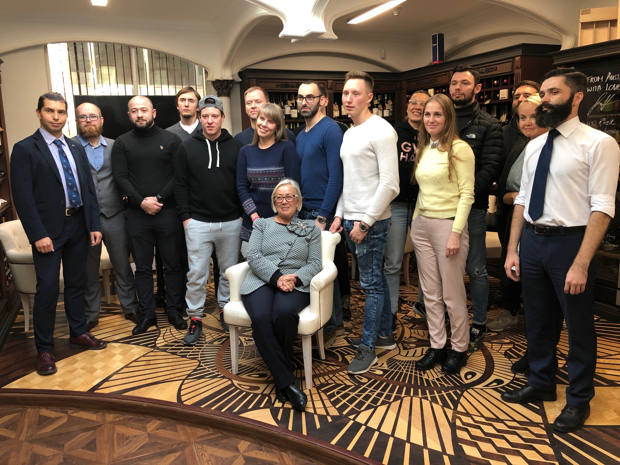 DonatellaCinelliColombini-con-i-sommelier-russi-di -Mosca