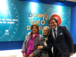 Donne-del-vino-Vinitaly-2019-con-Cristiana-Cirielli-Donatella-CinelliColombini-Carlos-Santos