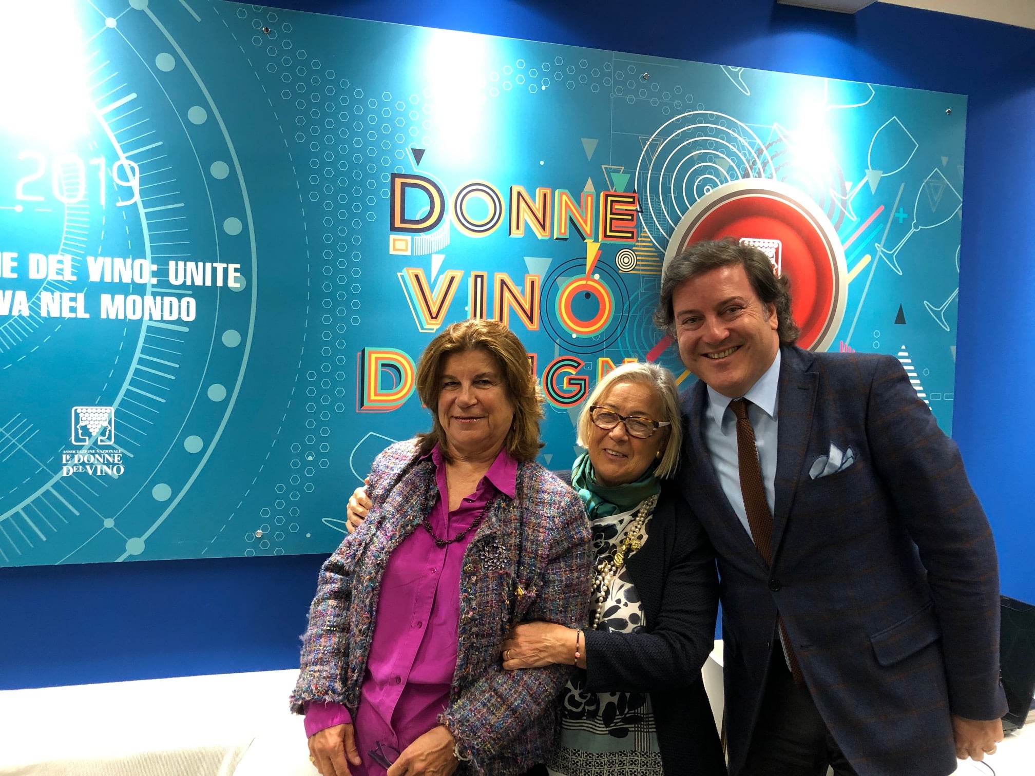 Donne-del-vino-Vinitaly-2019-con-Cristiana-Cirielli-Donatella-CinelliColombini-Carlos-Santos