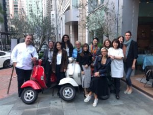 Ristorante-Giando-DonatellaCinelliColombini-con-wine-lovers-di-Hong-Kong