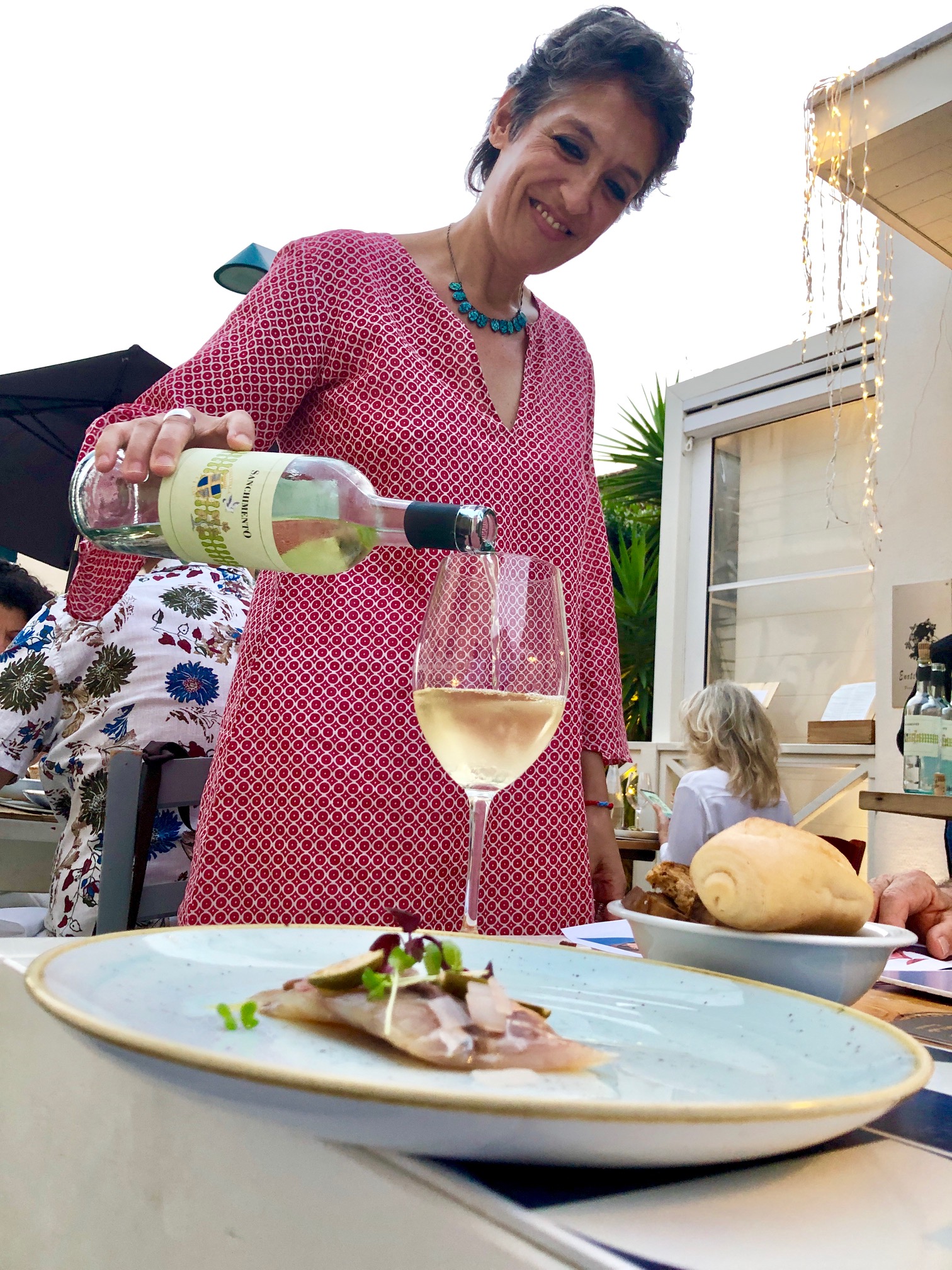 Enoteca Giulia Forte dei Marmi luogo di cultura del vino e di scoperta